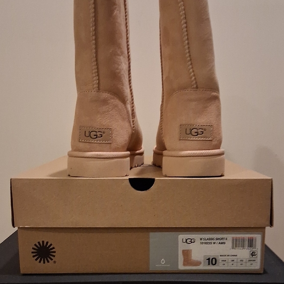 UGG Shoes - UGG Classic Short II with Amb Boots (Color: Creme)